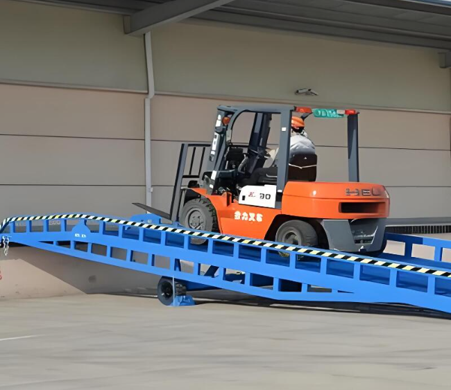 吐鲁番移动式卸货平台（叉车用）